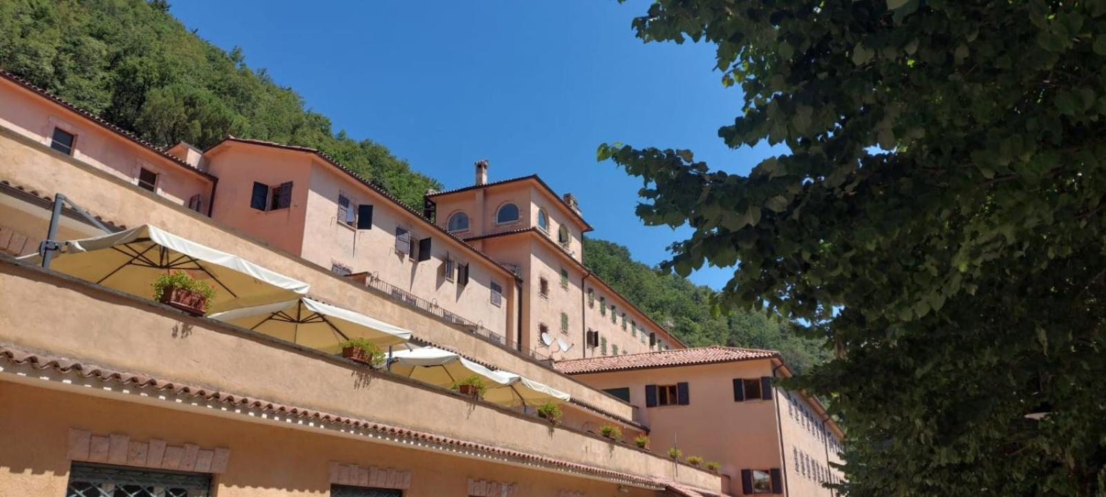 Hotel Oasi Di *